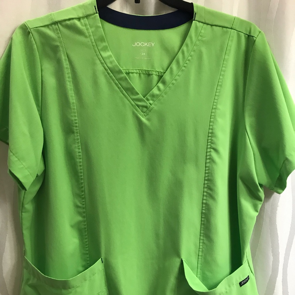 Jockey scrub top
